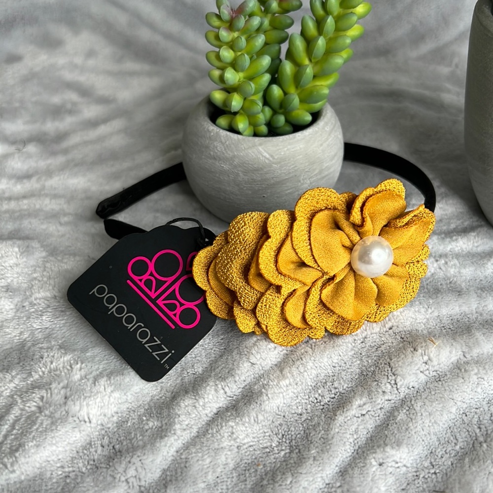 NWT Flower Headband
